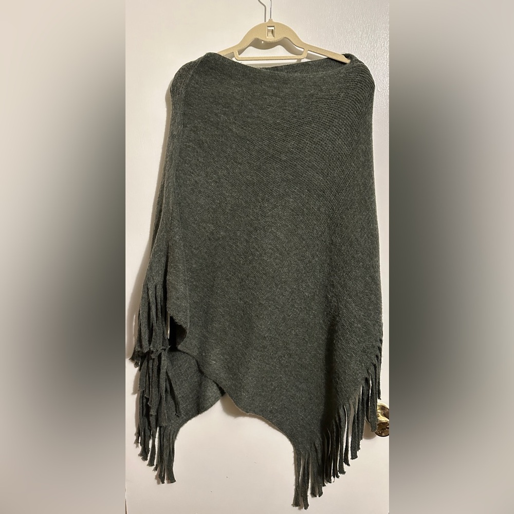 Love of Fashion Women’s Grey Poncho with Fringe, NWT